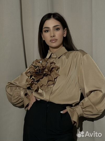 Цветок брошь