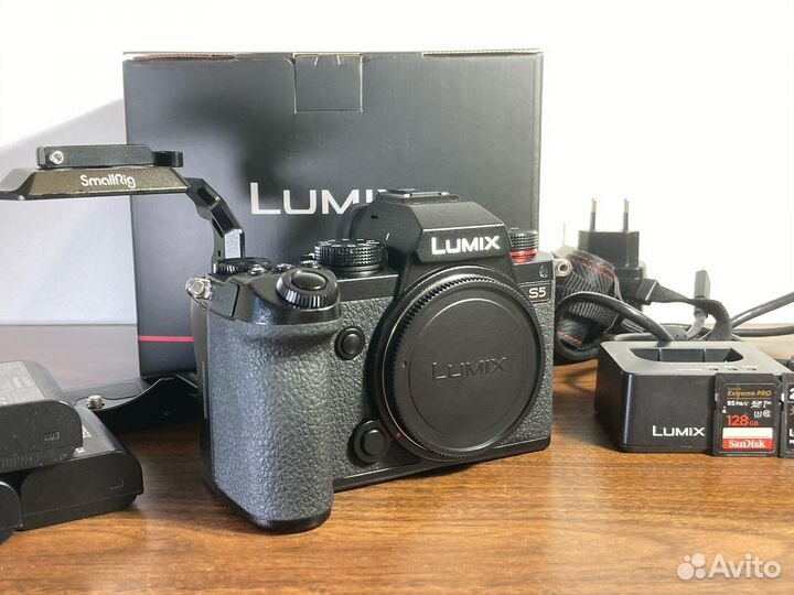 Lumix s5 Ростест + клетка + карты памяти + акумы