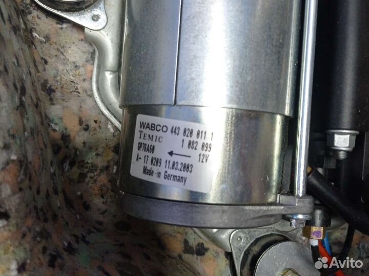 Компрессор задний пневмаподвески на BMW X5 Е53