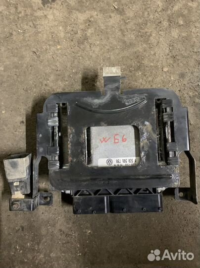 Блок управления двиготелем пассат Б6-1.8-2008