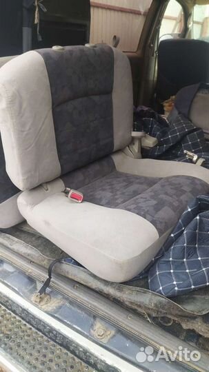 Задние сиденья nissan serena 2000