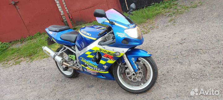 Спортивный мотоцикл Сузуки Джиксер