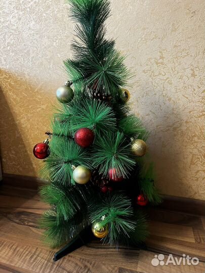 Елка искусственная с игрушками