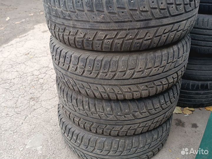 Kumho I'Zen KW22 215/65 R16 98T