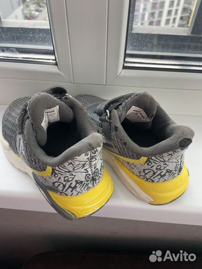 Кроссовки для малышей