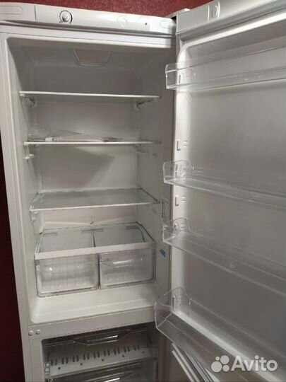 Холодильник indesit