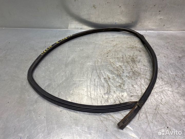 Уплотнитель стекла двери Volkswagen Passat B5