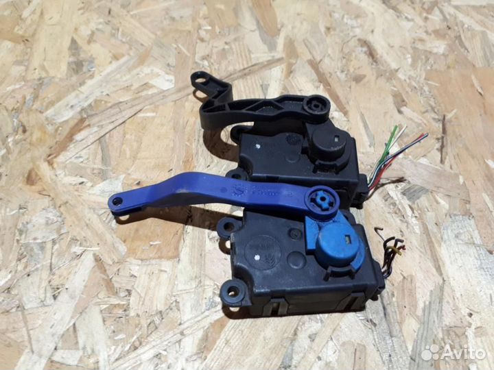 Моторчик заслонки печки Opel Vectra C 2002-2008