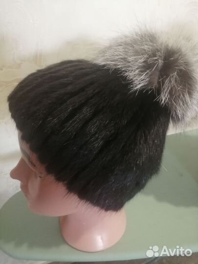 Женские меховые шапки