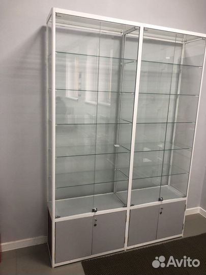 Шкаф стеклянный