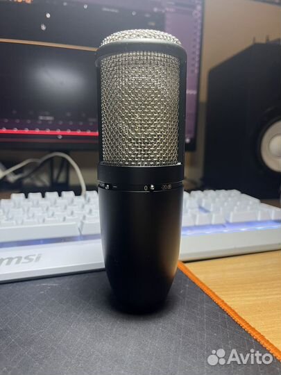 AKG P420 (студийный микрофон, комплект)