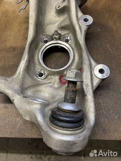 Кулак передний правый BMW G30 G31