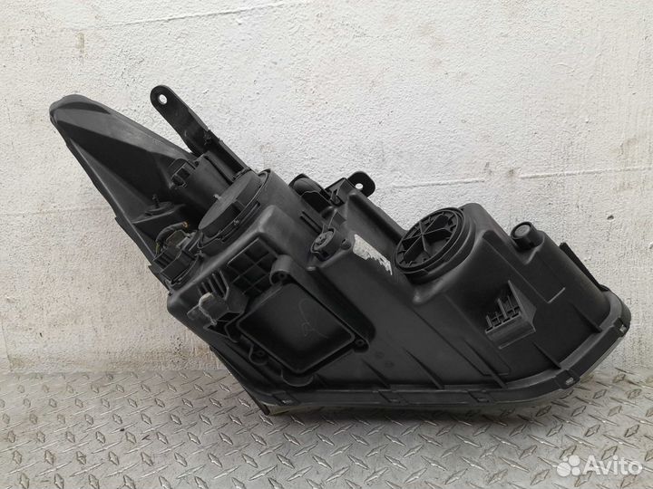 Фара левая Hyundai Santa Fe