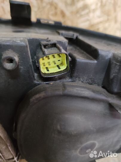 Фара правая Chrysler Voyager/Caravan (RG/RS)