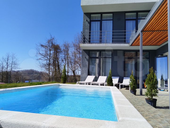 Коттедж 200 м² на участке 7 сот.