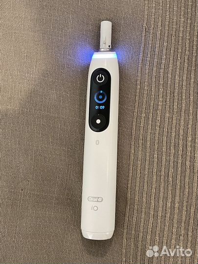 Электрическая зубная щетка Oral-B iO 7 White