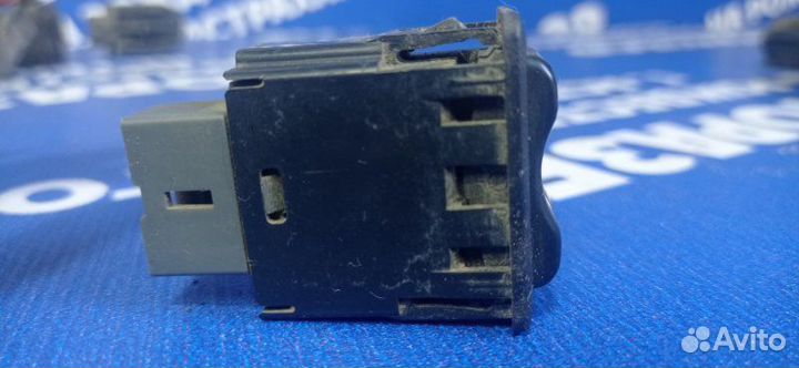 Кнопка центрального замка Nissan Almera N16 седан