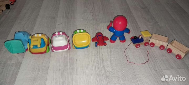 Игрушки пакетом машинки,человек паук, паравоз