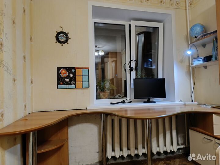 Встраиваемый письменный, компьютерный стол