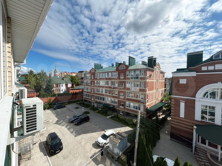 3-к. квартира, 102 м², 4/4 эт.