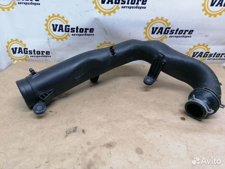 Патрубок воздушного фильтра Volkswagen Passat B6