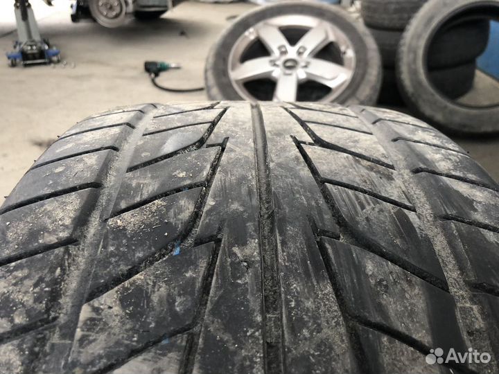 Nitto NT555 285/35 R22