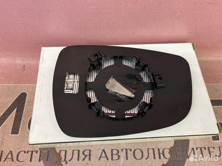 Зеркальный элемент левый Hyundai Solaris 2010-2017