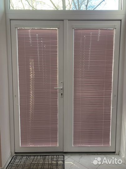 Жалюзи горизонтальные встроенные (venus)