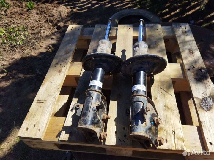 Стойки передние Форестер SJ