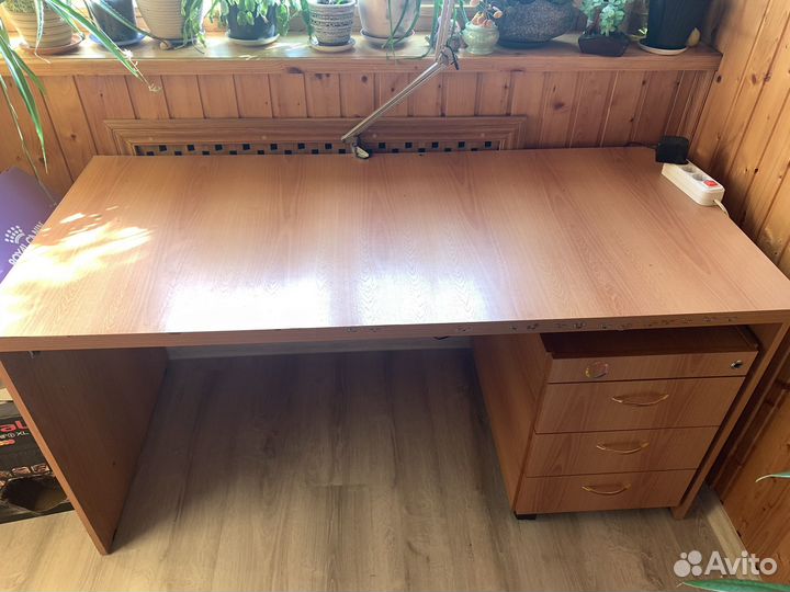 Письменный стол с креслом