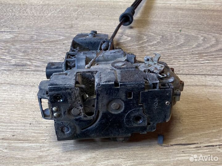 Volkswagen bora передний правый замок двери