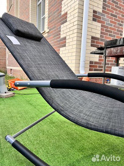 Шезлонг-качалка с подголовником. Лежак качалка