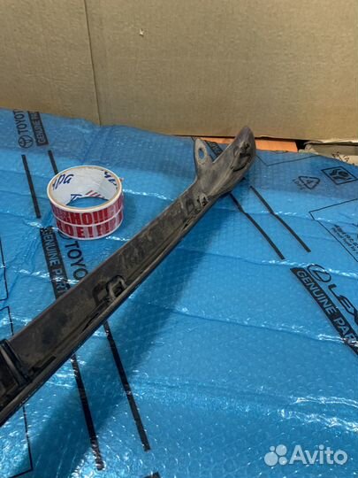 Молдинг заднего бампера Toyota Camry70/75 GR