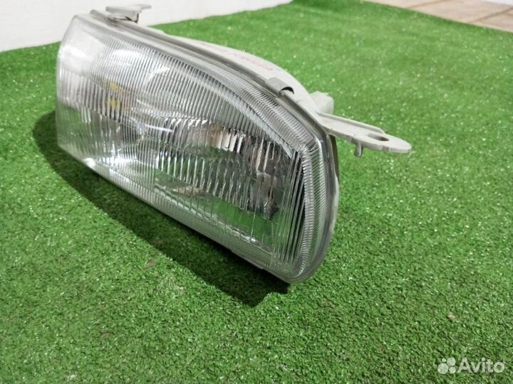 Фара галогеновая правая Toyota Corolla AE110