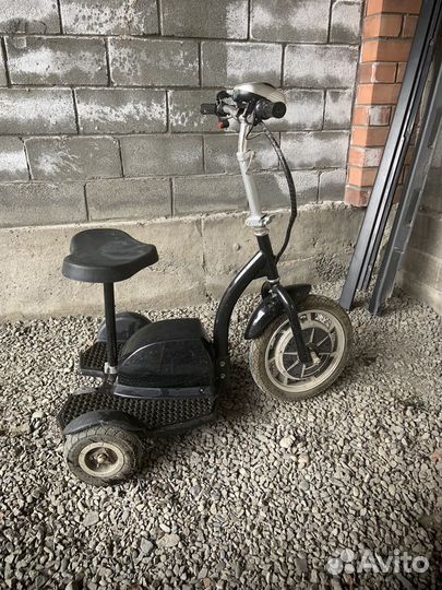 Трёх колёсный электрический самокат