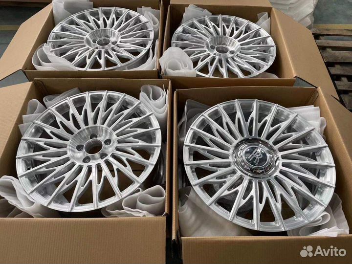 Кованые диски R22 на Rolls-Royce Wraith Ghost Dawn