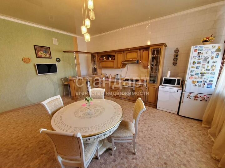 Дом 400 м² на участке 10 сот.