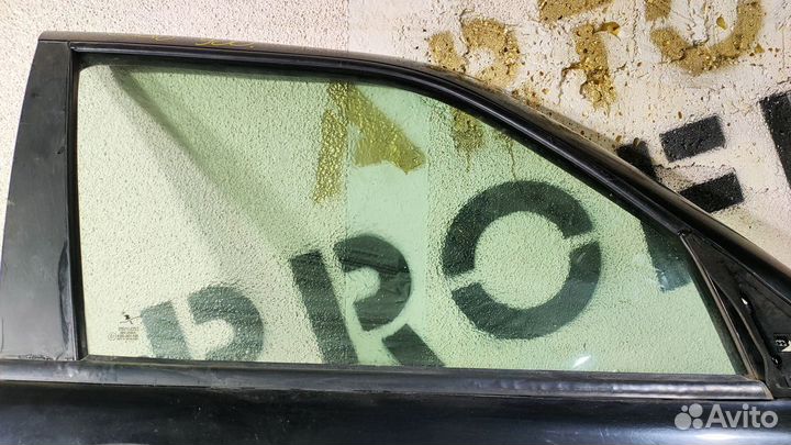 Стекло двери передней правой Saab 900