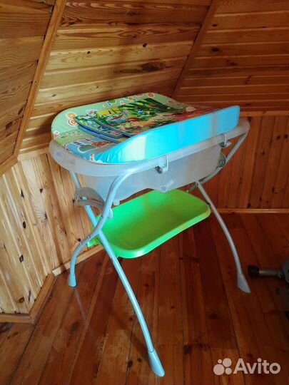 Ванночка для купания и пеленальный столик 2 в1