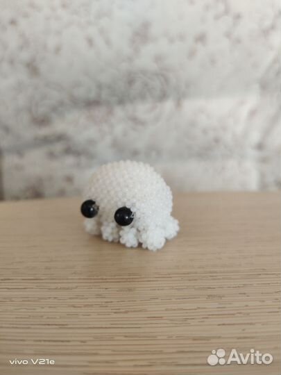 Амигуруми из бисера осьминог 3,5 см*2,5 см