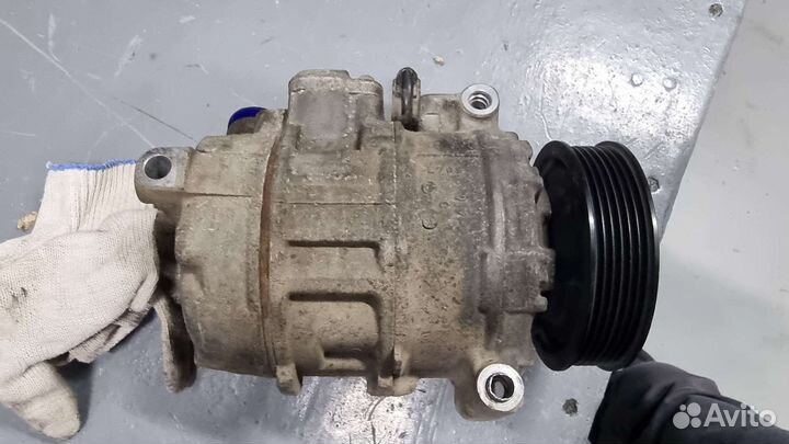 Компрессор кондиционера VW Touareg NF7p0820803D