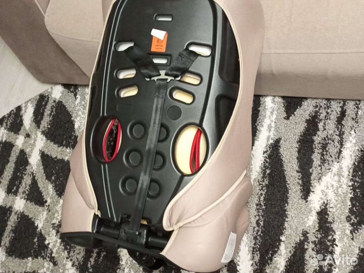 Автомобильное кресло