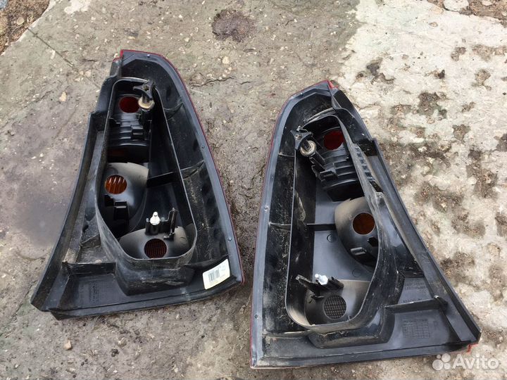 Фонари задние Рено Логан
