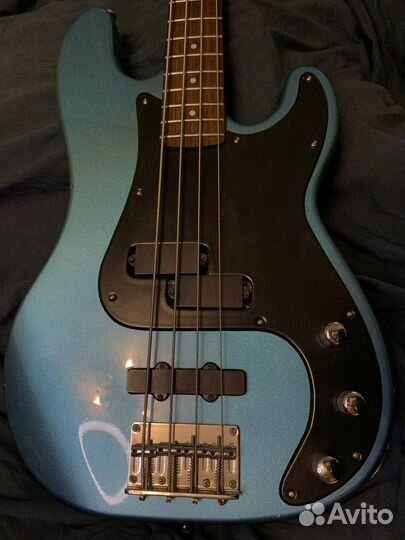 Бас гитара samick