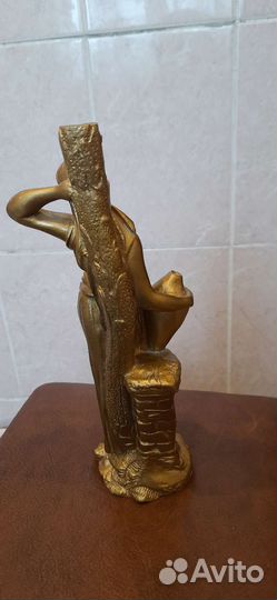 Девушка с кувшином. Гипс