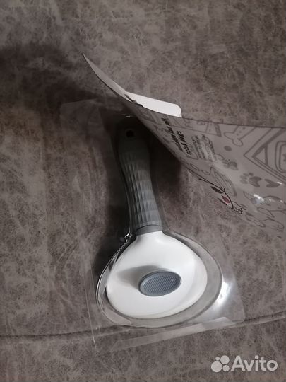 Расческа для кошек и собак от шерсти