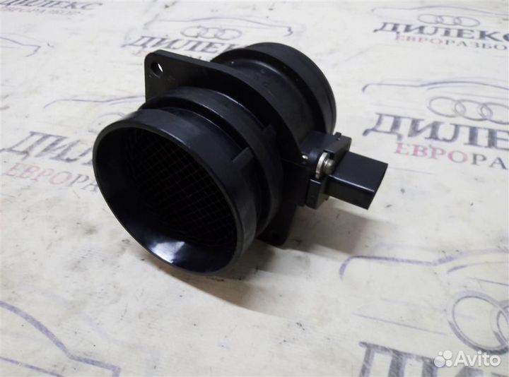 Расходомер воздуха (массметр) VW Passat (B6) 2005