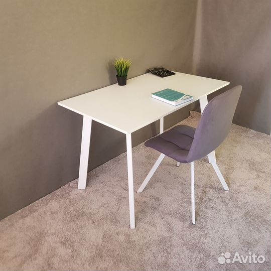 Компьютерный стол Ник 110*70 см. Белые ножки