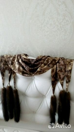 Шарф-палантин с кистями из норки