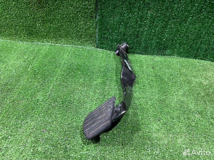 Педаль тормоза Renault Megane хэтчбек 1 2012